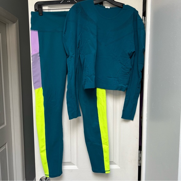 Fabletics Matching Set On-The-Go PowerHold® High-Waisted Legging and top size L - Picture 4 of 14